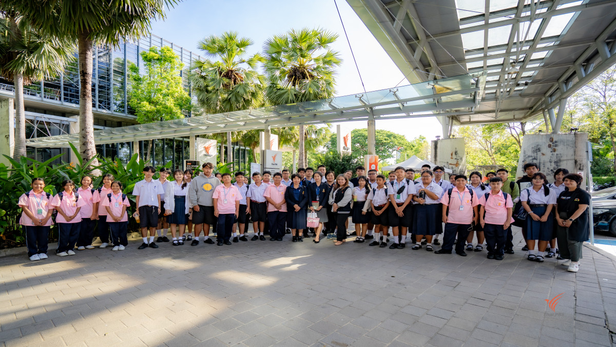 คณะครูและนักเรียนจากชมรม Chinese Podcast และ English Podcast โรงเรียนเตรียมอุดมศึกษาน้อมเกล้านนทบุรี  เข้าเยี่ยมชมและศึกษาดูงานที่ไทยพีบีเอส เพื่อเรียนรู้กระบวนการทำงานไทยพีบีเอสพอดแคสต์ 